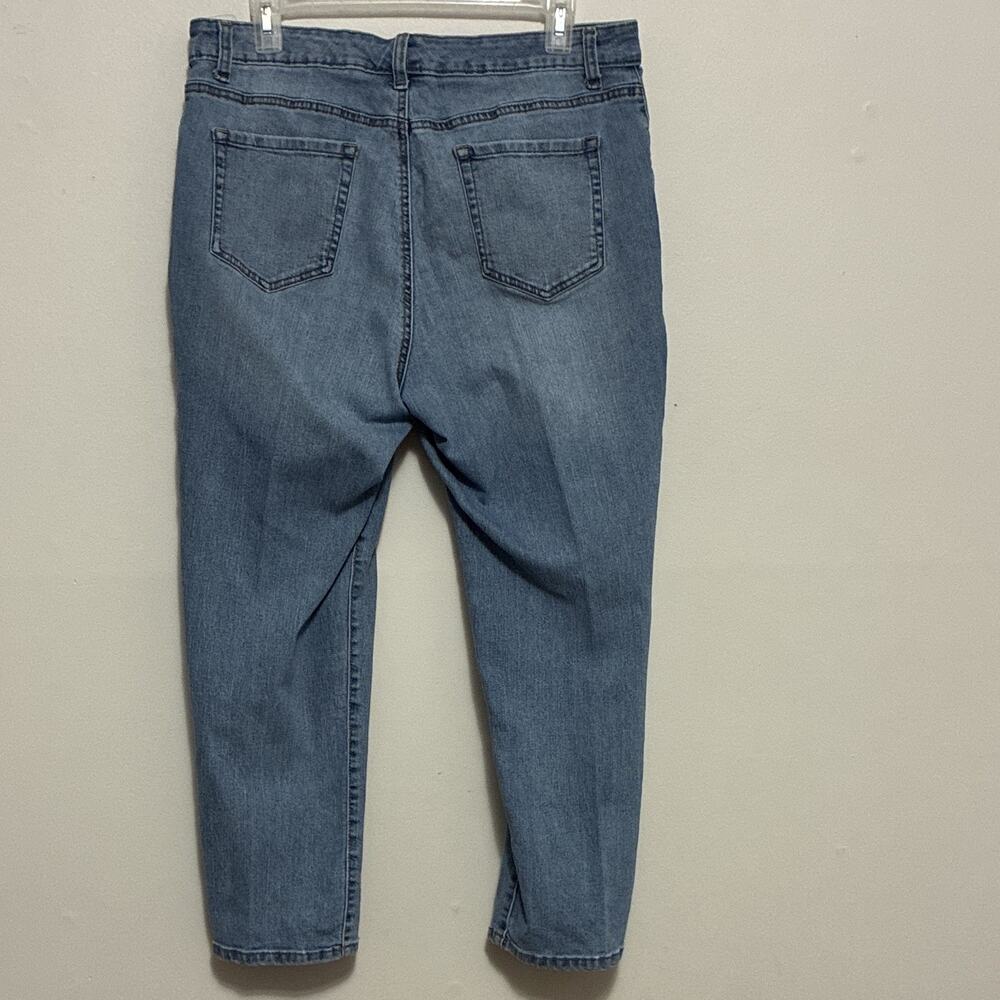 Style & Co Women's Capri Jeans Blue Medium Wash Slim Stretch 5-Pocket Size 14 - Picture 2 of 7